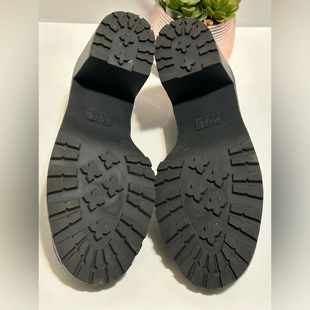 Steve Madden Black Patent Mary Jane Heels - Picture 6 of 7